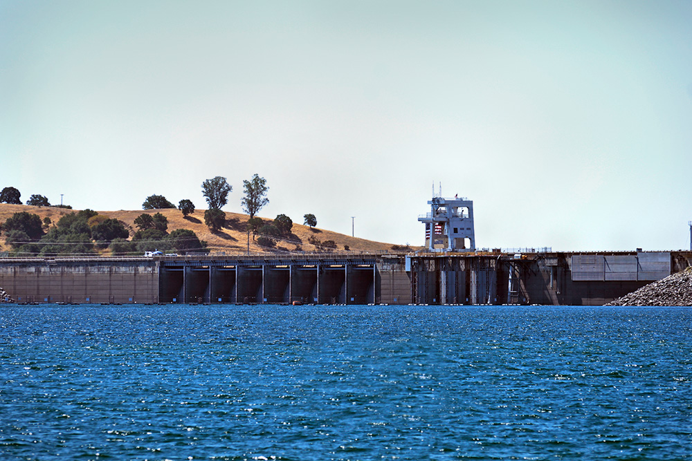 Folsom Dam and reservoir (USBR/Winetta Owens)