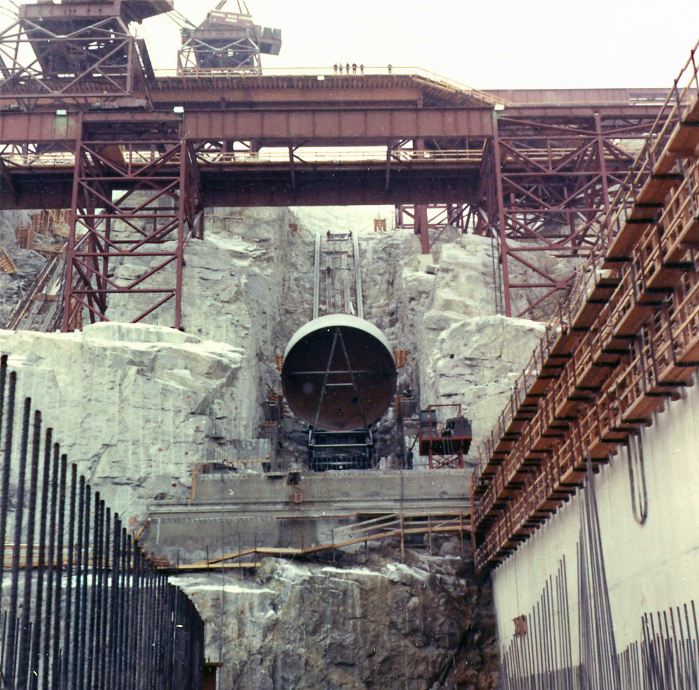 February 27, 1971. Placing a penstock section at Grand Coulee Dam, Nathaniel Washington Power Plant.