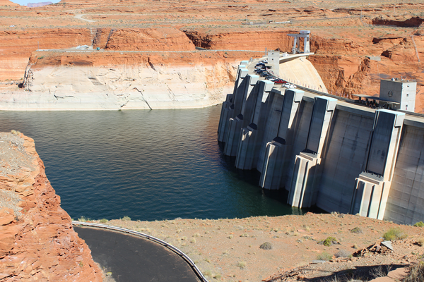 Bathtub ring visible directly upstream of Glen Canyon Dam near Page, Arizona.